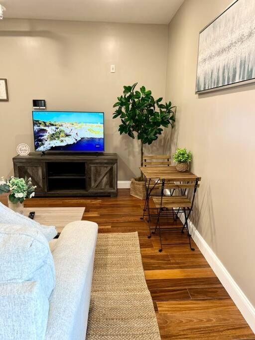 502 Luxury 1br In Center *