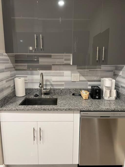 502 Luxury 1br In Center Apartment